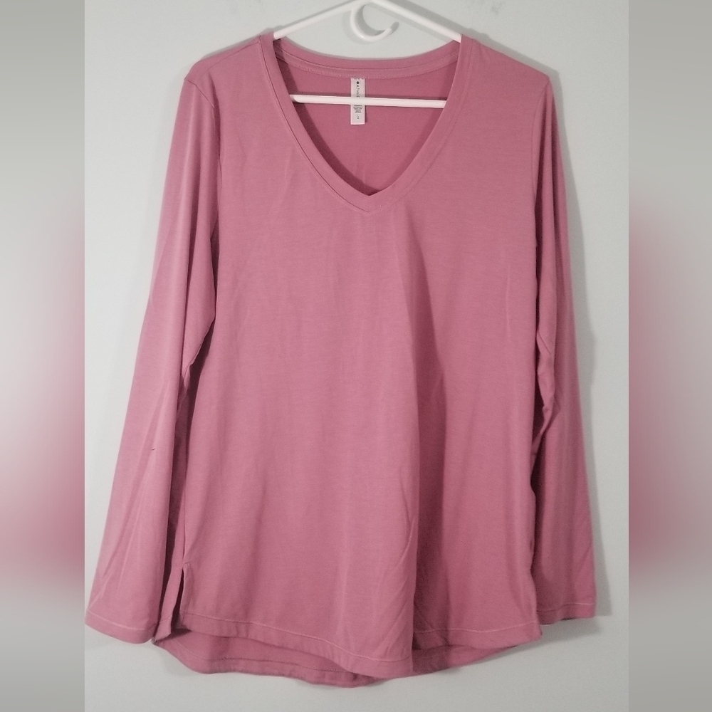 Athleta Long Sleeve V-Neck Pink Soft Tee. Small Slit on Right Forearm Size Large